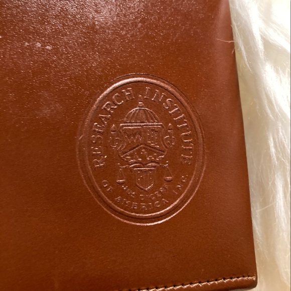 Vintage leather billfold wallet Research Institute of America, Inc. 👓🔎👨‍🏫 - Picture 8 of 10